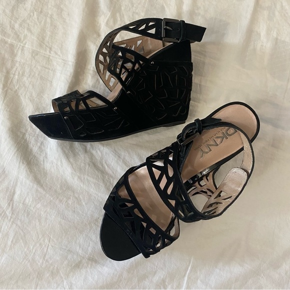 DKNY Wedge black summer casual party date night  velvety sandals size 36.5 - Picture 9 of 9